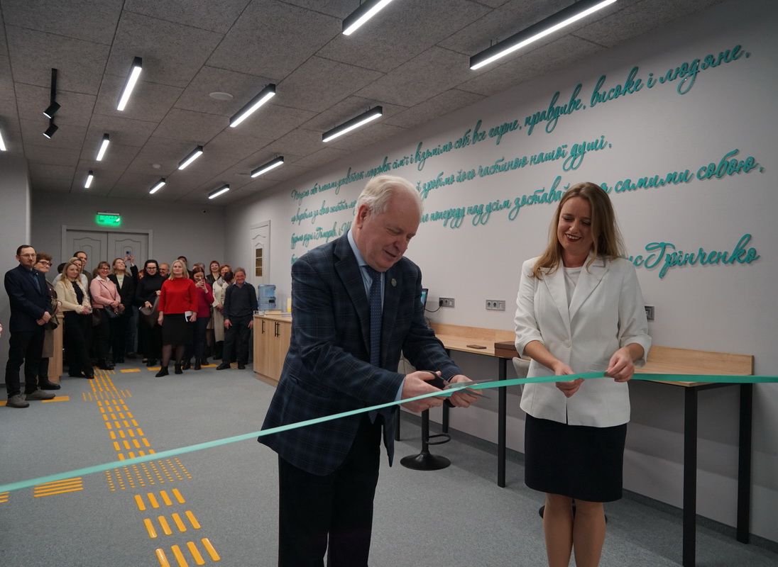 В Університеті Грінченка відкрили оновлену бібліотеку – символ сучасності, яку прагнув створити Віктор Огнев'юк